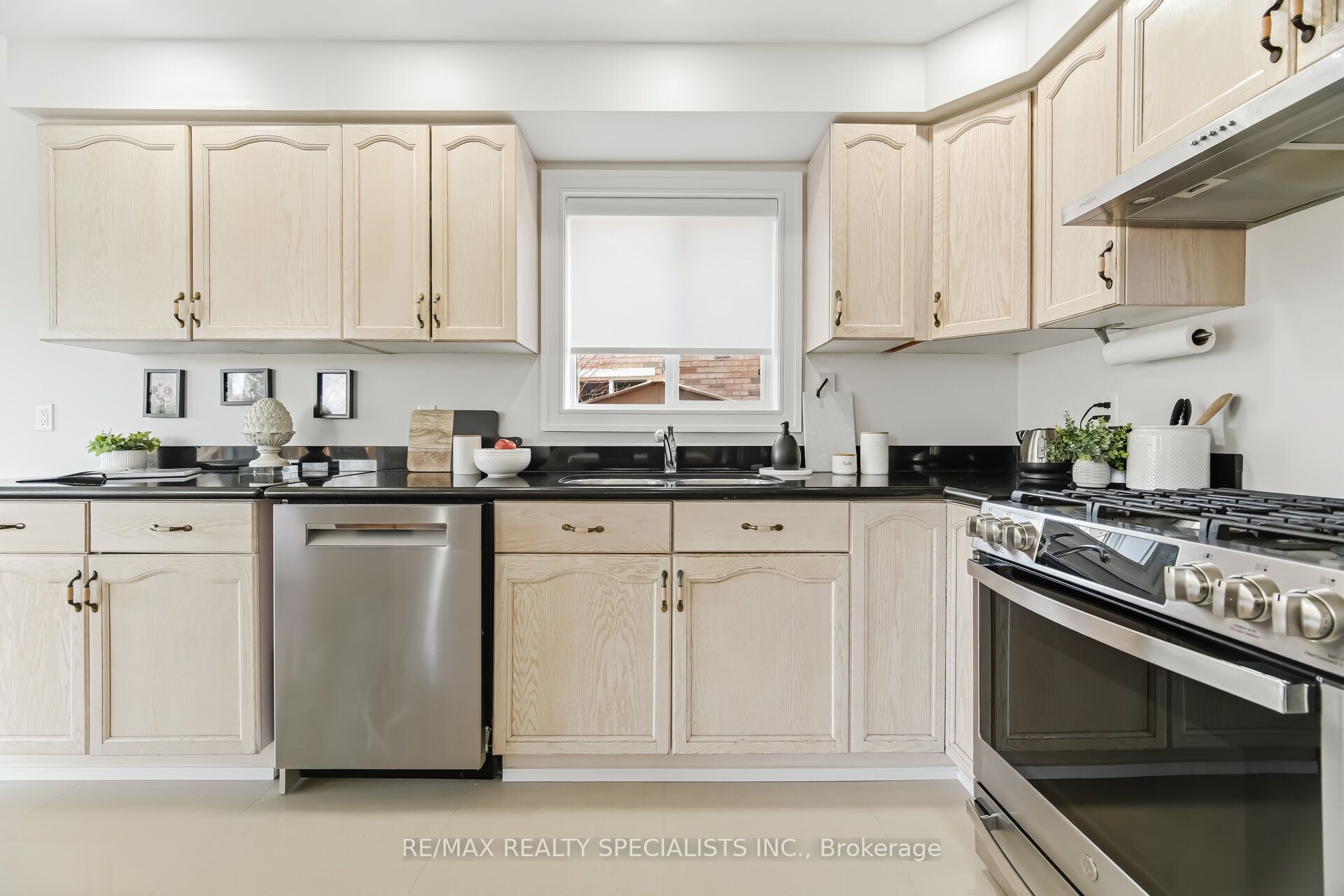 Additional image 5 of 1169 Barnswallow Court, Mississauga, ON, L5V 2J6