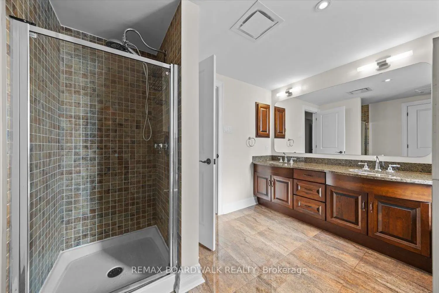 Additional image 15 of 320 Mcleod Street #Ph804