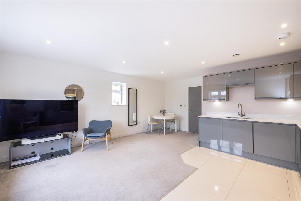 Additional image 12 of Cross Way, Harpenden