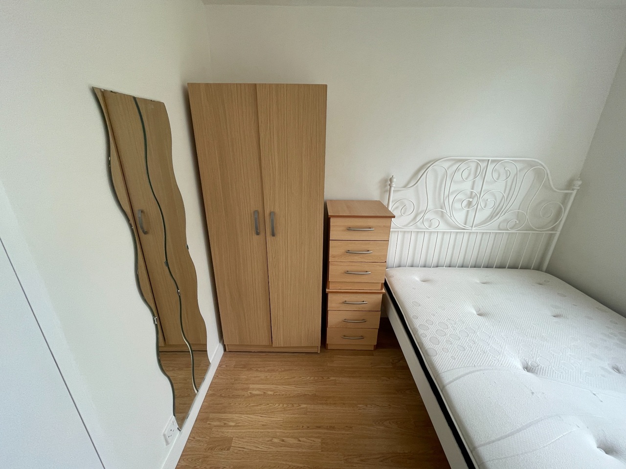 Room in a Shared Flat, Blomfield Court, SW11, N1 7GU