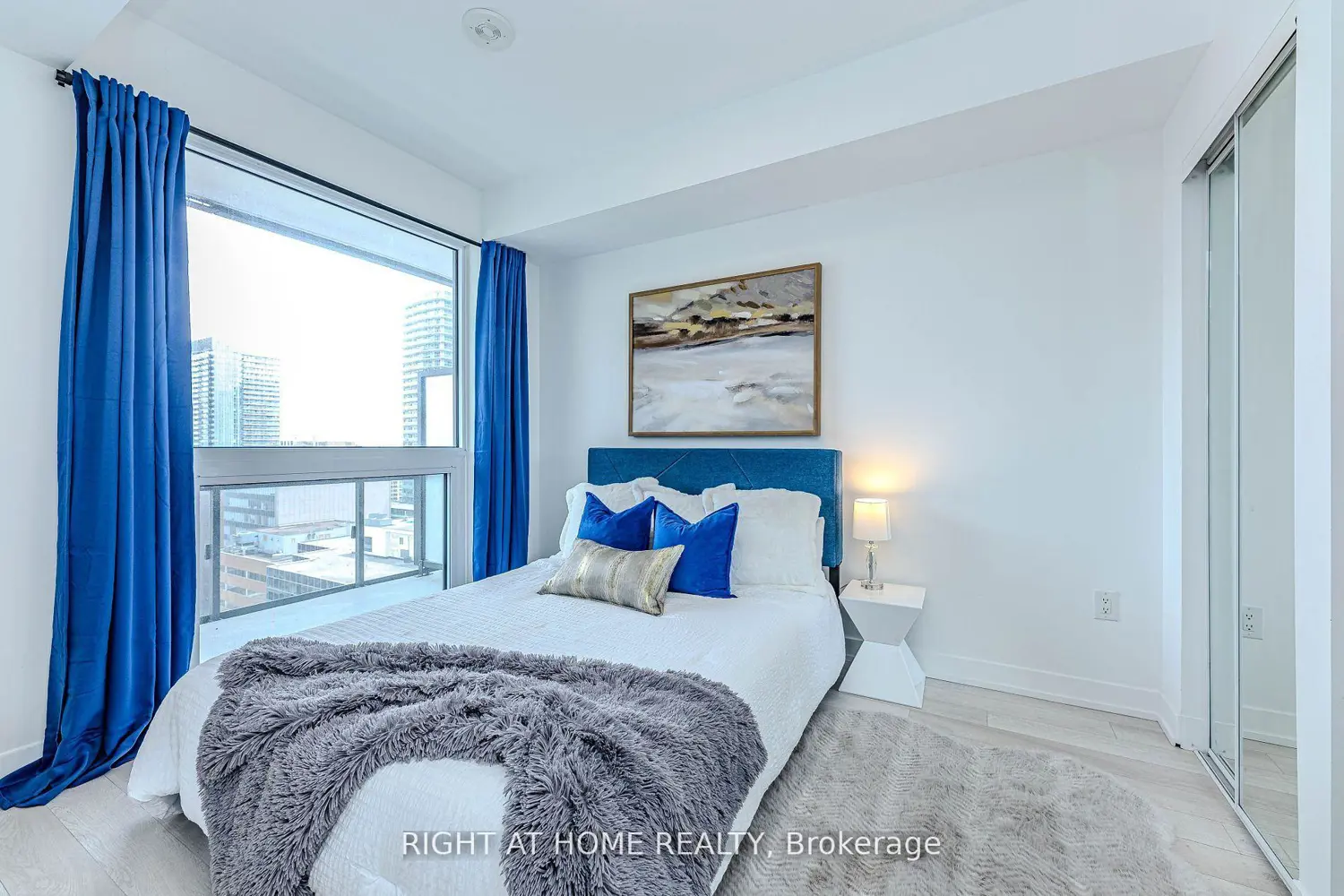 Additional image 4 of 39 Roehampton Avenue 1301