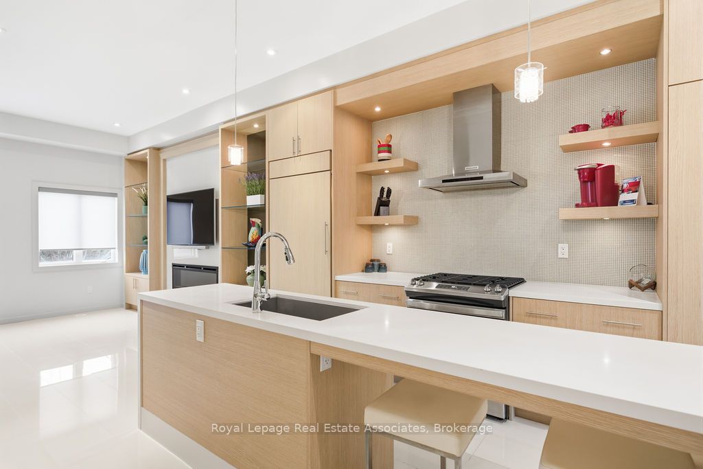 228 Vellwood Common, Oakville, ON, L6L 0E8