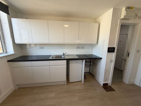 Gillett Road, Thornton Heath CR7, Studio to rent