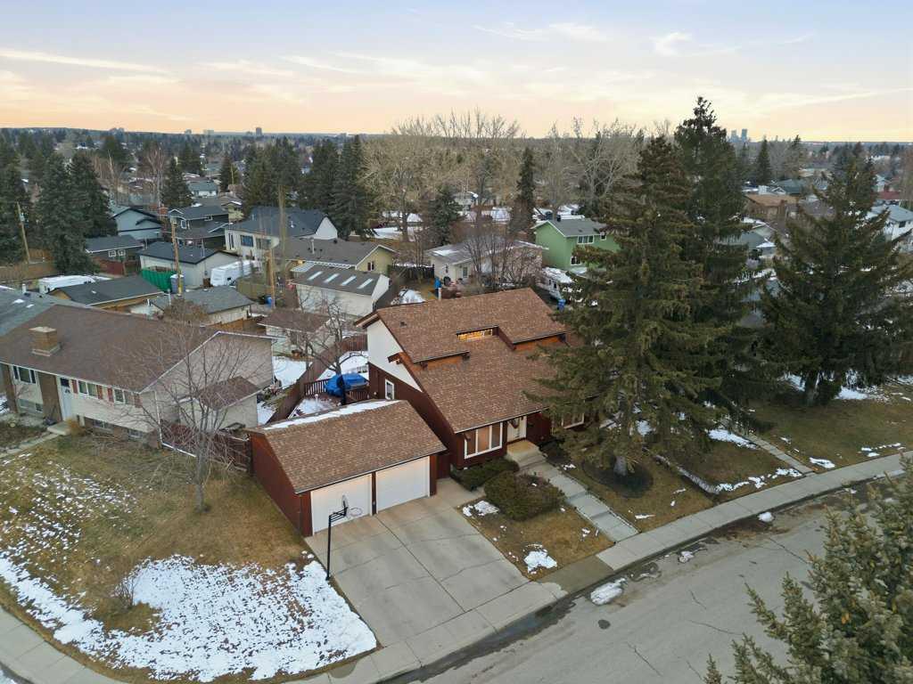 Additional image 5 of 555 Queensland Circle SE, Calgary, AB, T2J 4P7