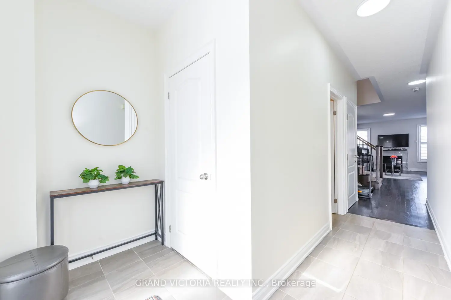 Additional image 3 of 4 Mussle White Road