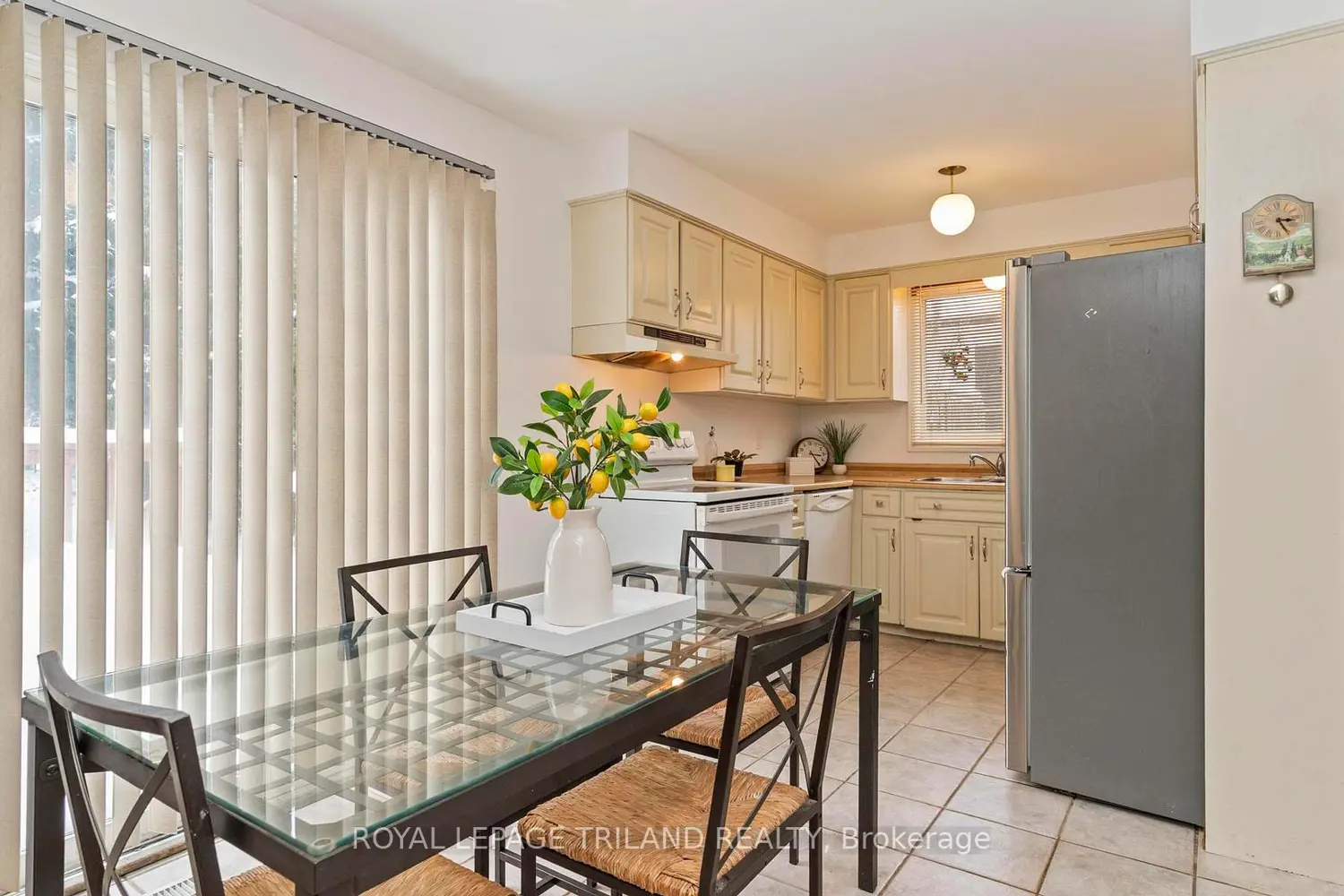 535 Grand View Avenue photo 4