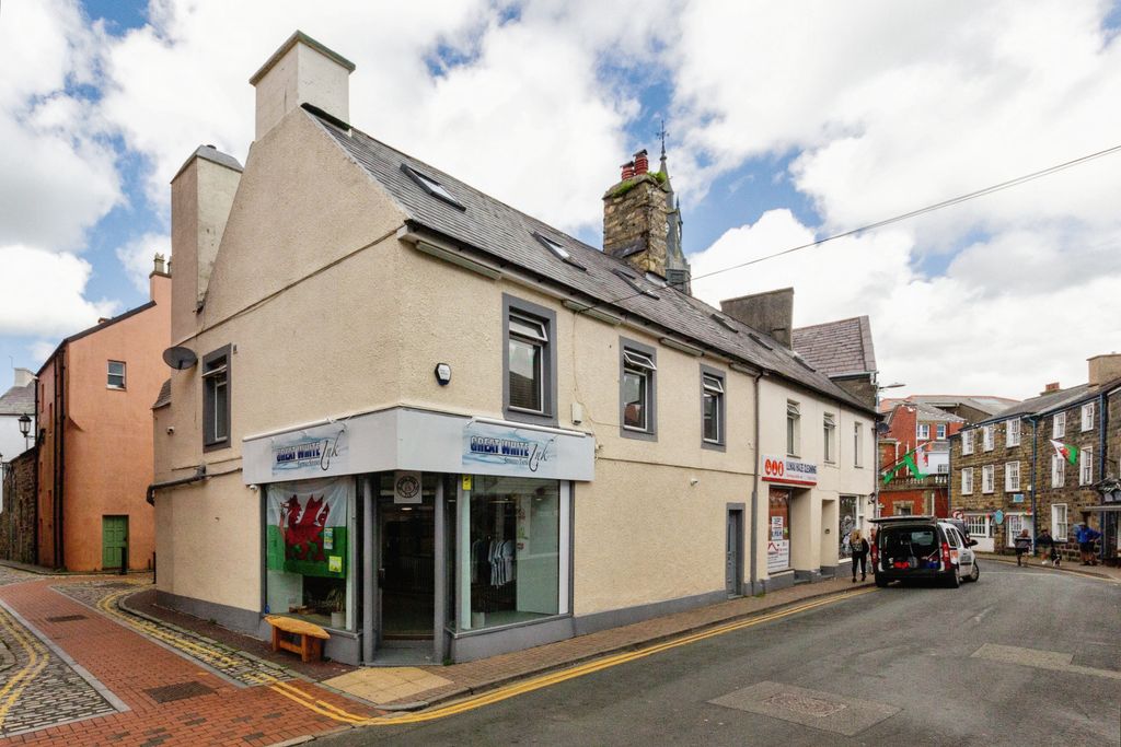 4 bed flat for salePenlan Street, Pwllheli, Gwynedd LL53