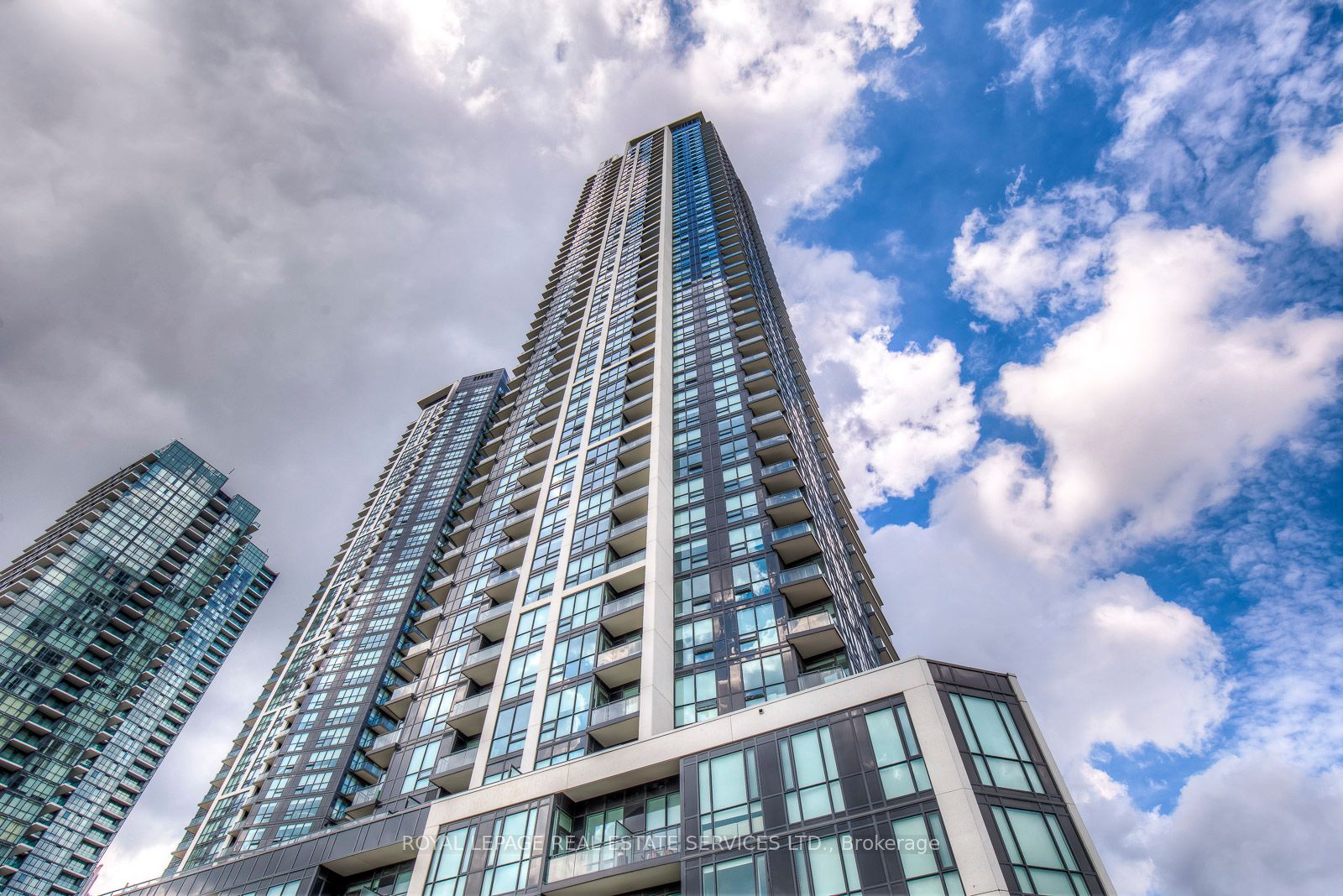 Lph11-4011 Brickstone Mews, Mississauga, ON, L5B 0J7