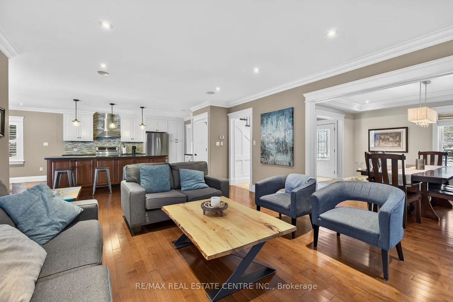 Additional image 5 of 19 Golden Road