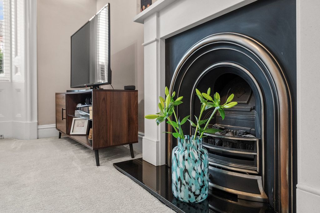 Additional image 4 of 2 bed flat for saleGlebe Terrace, Alloa FK10