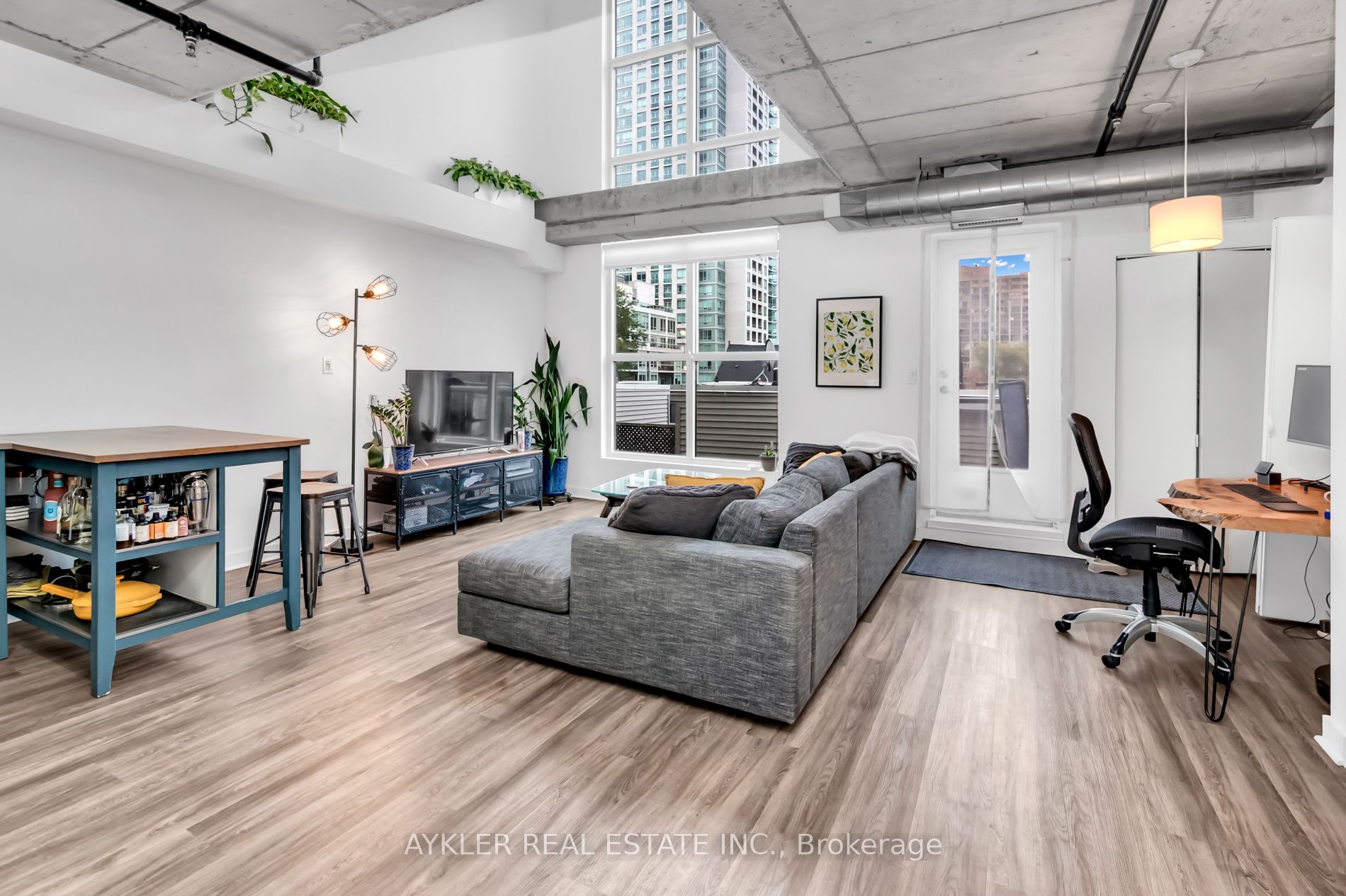 Additional image 2 of 405-10 Wellesley Place, Toronto, ON, M4Y 1B1