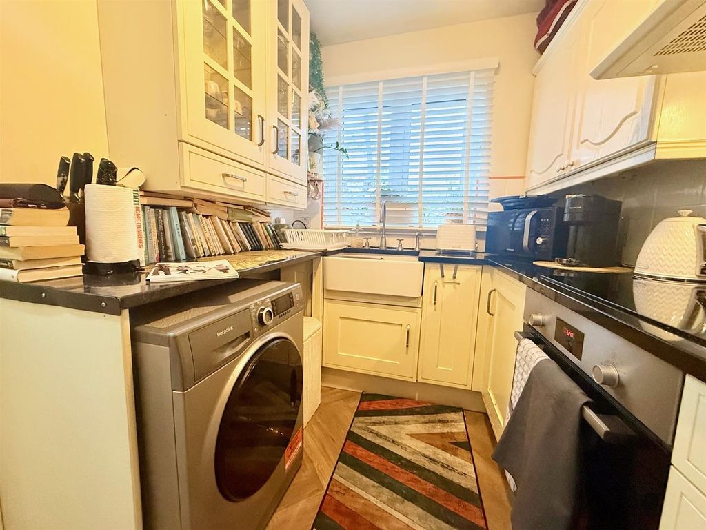 Additional image 7 of 1 bed property for saleQuaker Lane, Waltham Abbey EN9