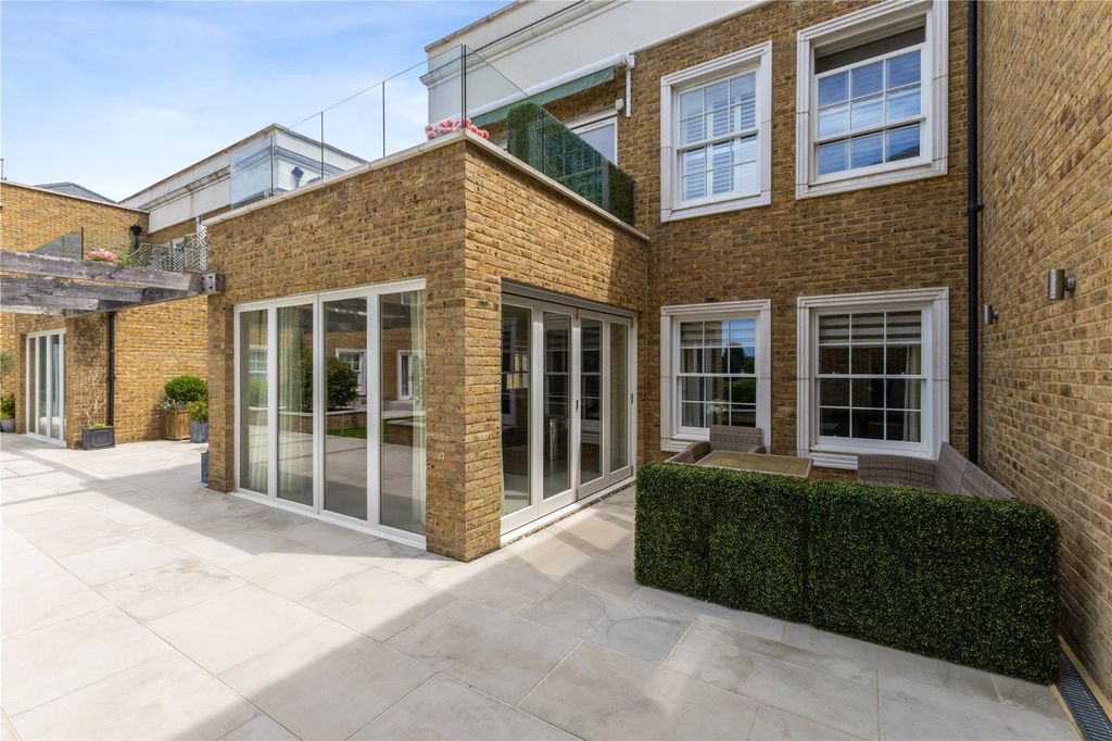 Additional image 12 of 2 bed flat for saleConnaught Square, Winchester, Hampshire SO22
