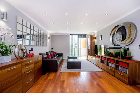 New River Village, Crouch End, London N8