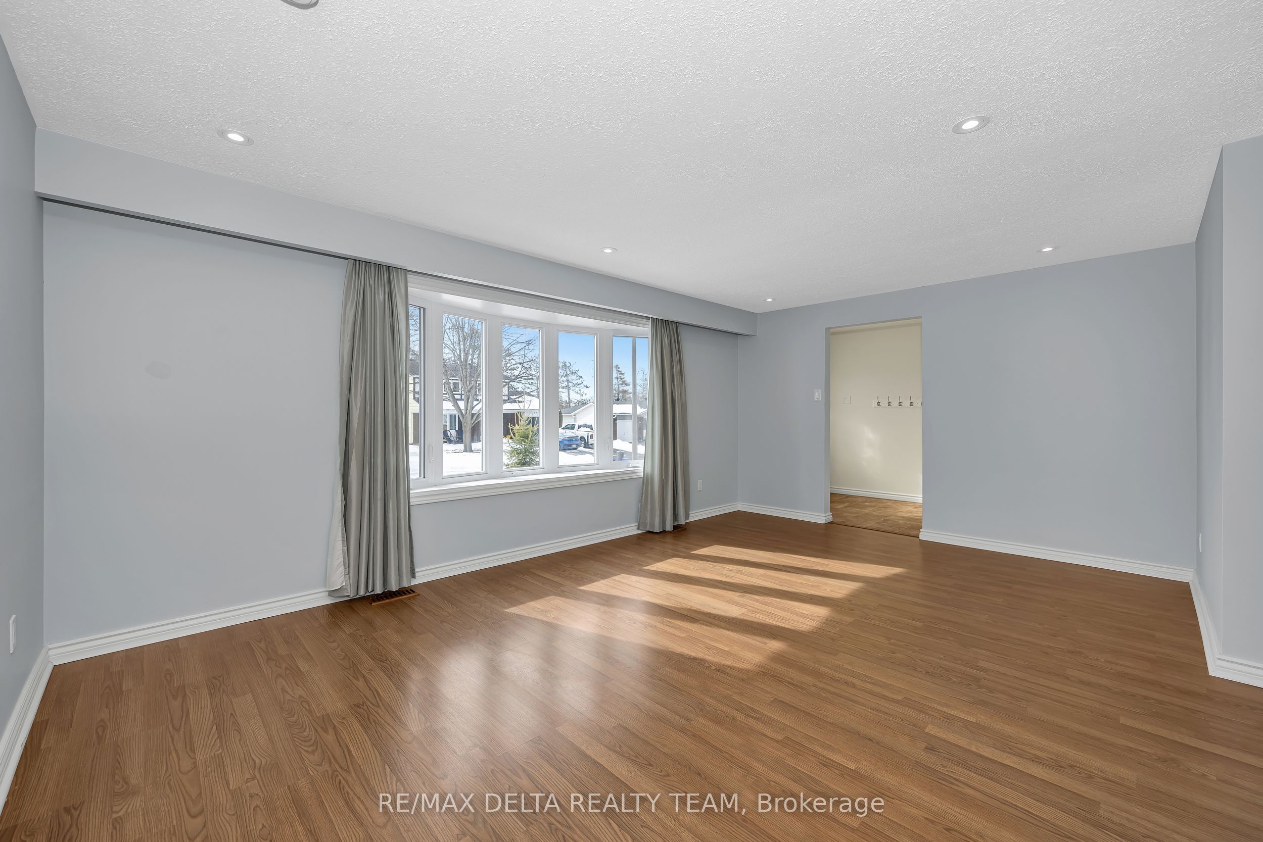 Additional image 4 of 22 Red Maple Crescent, Ottawa, ON, K1B 3Z3