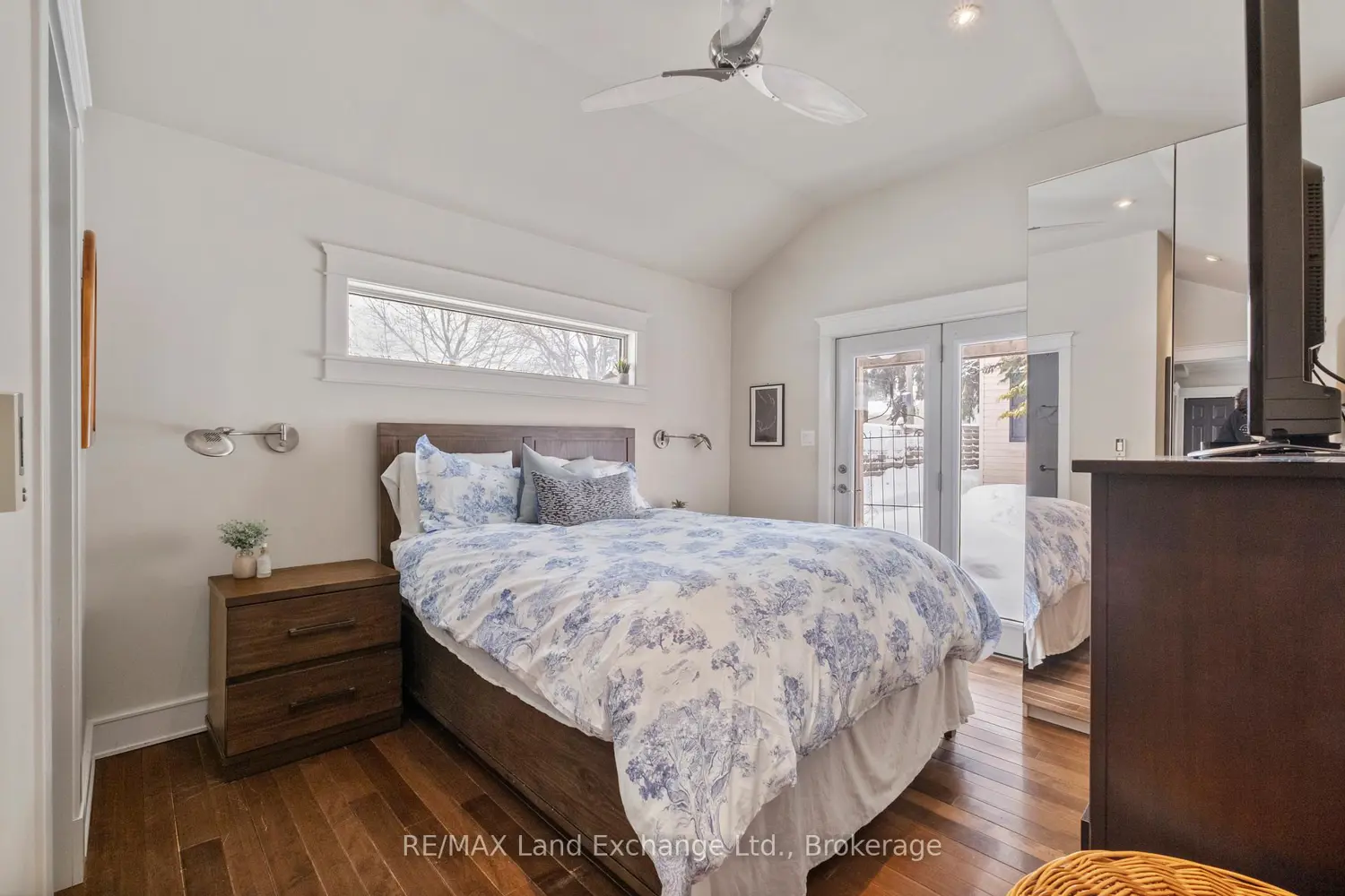 360 Boulton Street photo 2