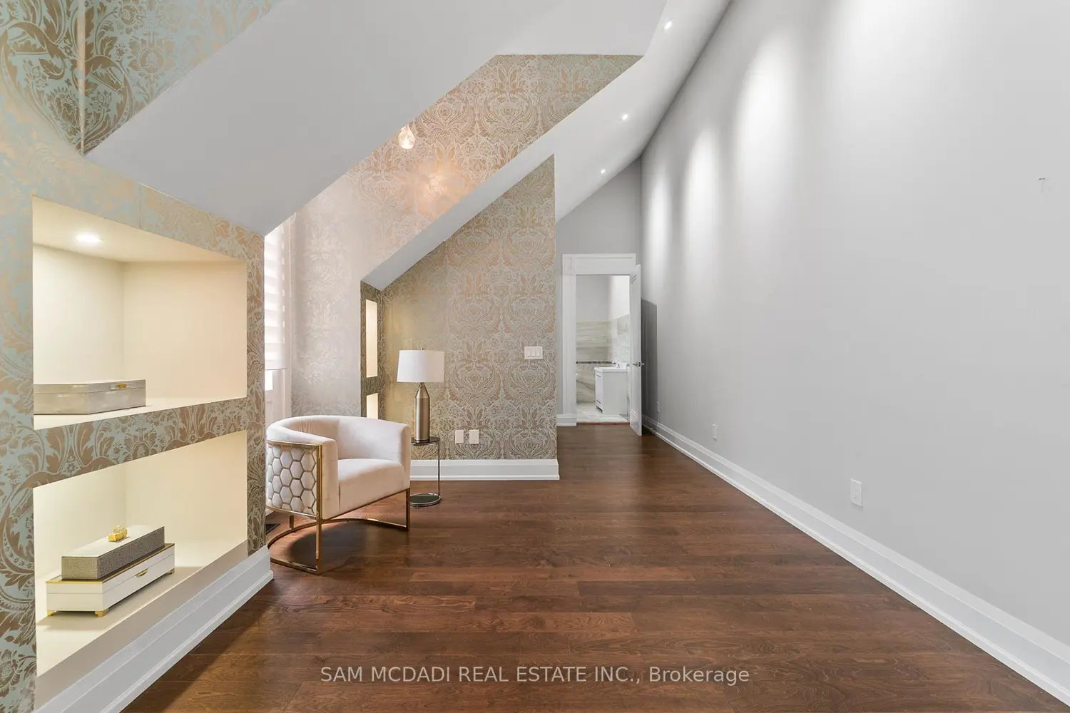 Additional image 12 of 15 Glenview Heights Lane