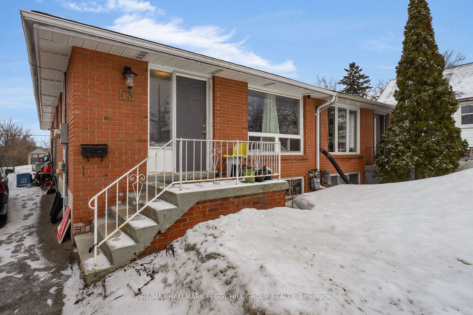 Upper-53 Sanford Street, Barrie, ON, L4N 3C3