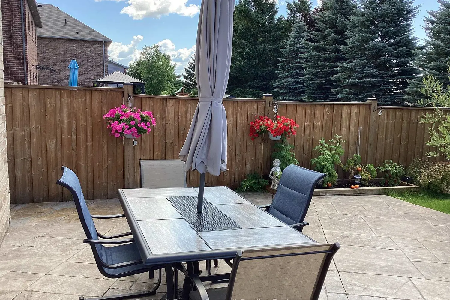 125 Gardiner Drive photo 2