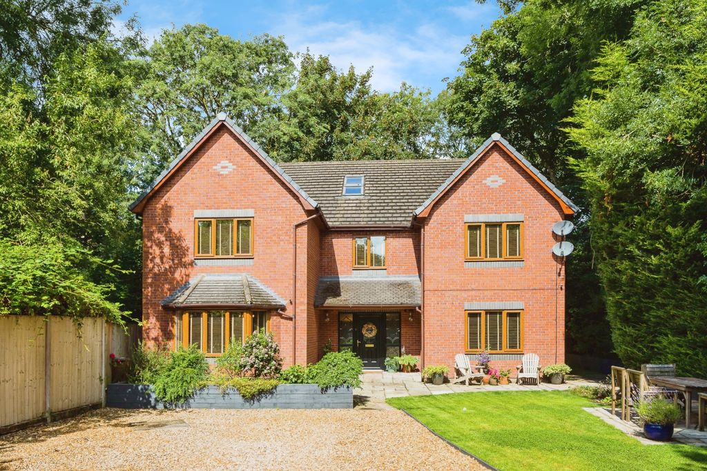 6 bed detached house for saleWesley Place, Mold, Flintshire CH7