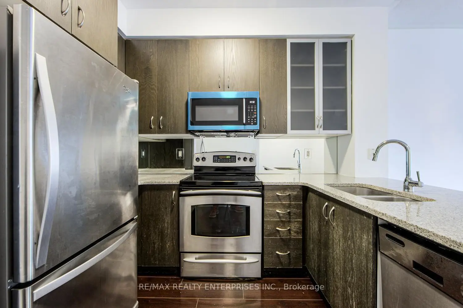 Additional image 8 of 18 Yorkville Avenue 315