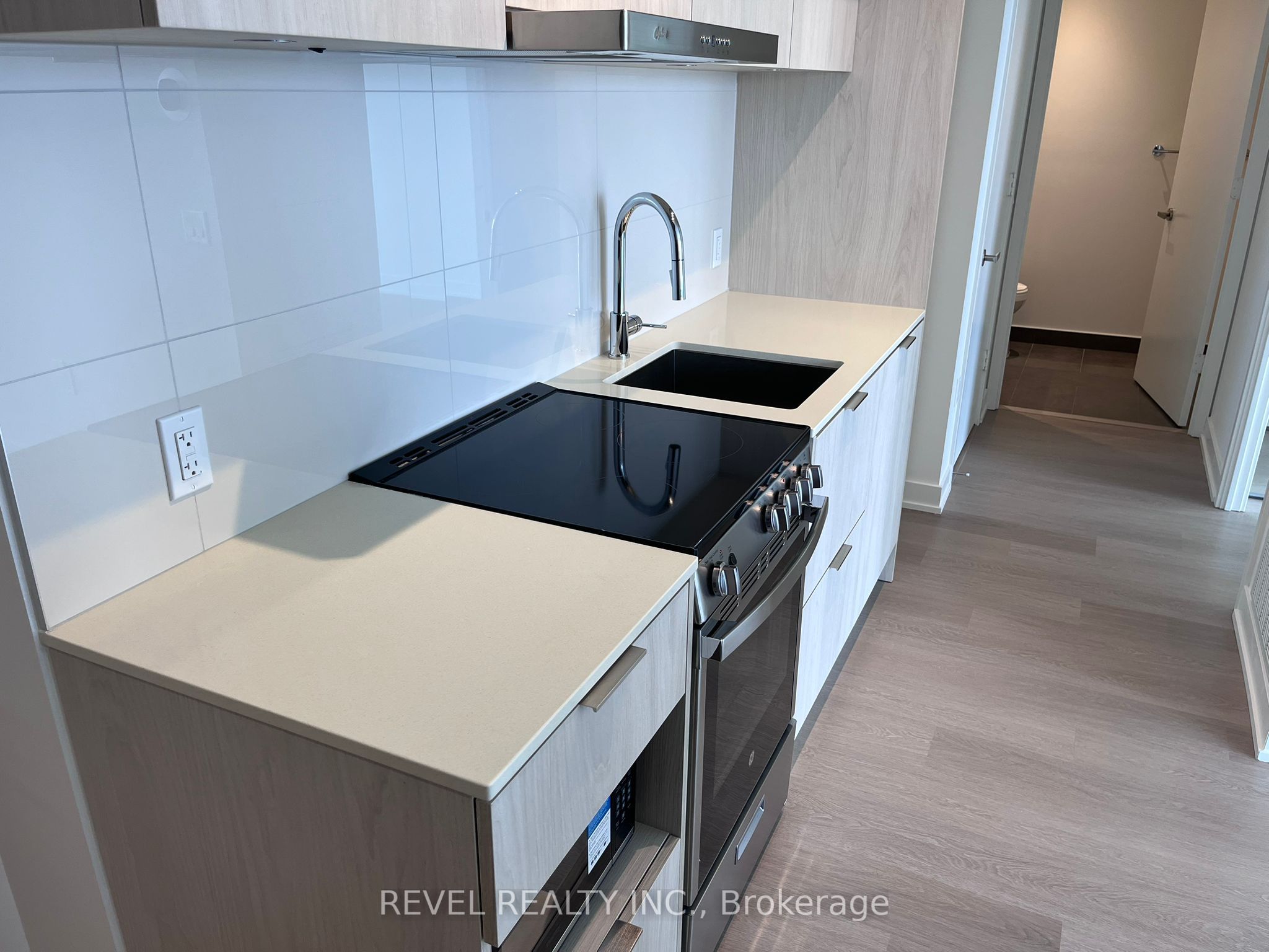 1301-448 Burnhamthorpe Road W, Mississauga, ON, L5B 4M6