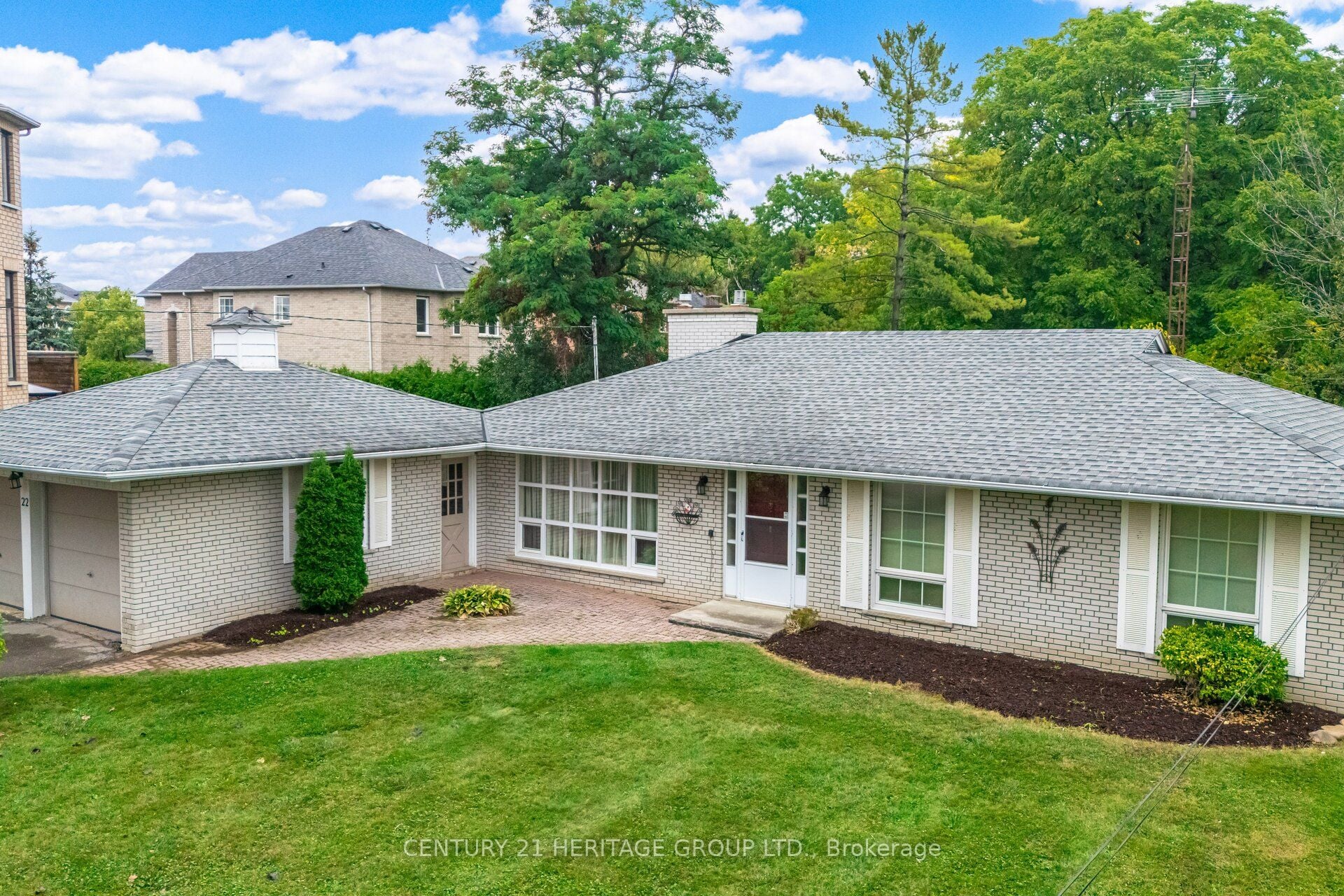 22 Poplar Drive, Richmond Hill, ON, L4E 2X6