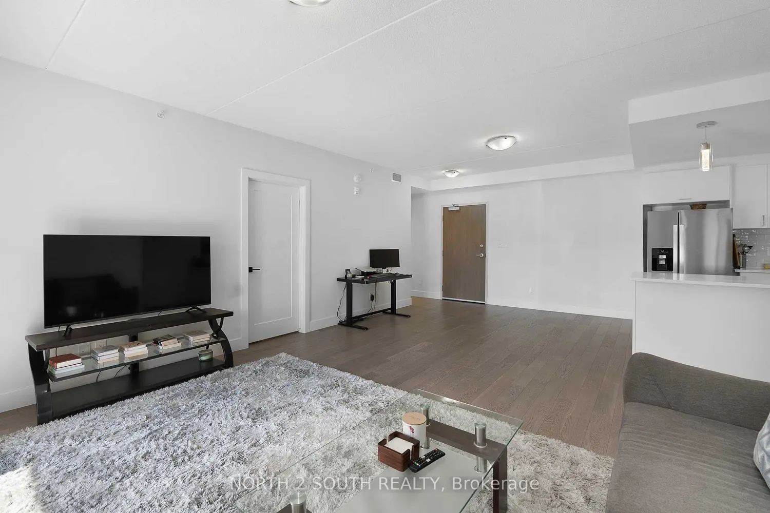 Additional image 8 of 2550 Sandwich West Parkway 102