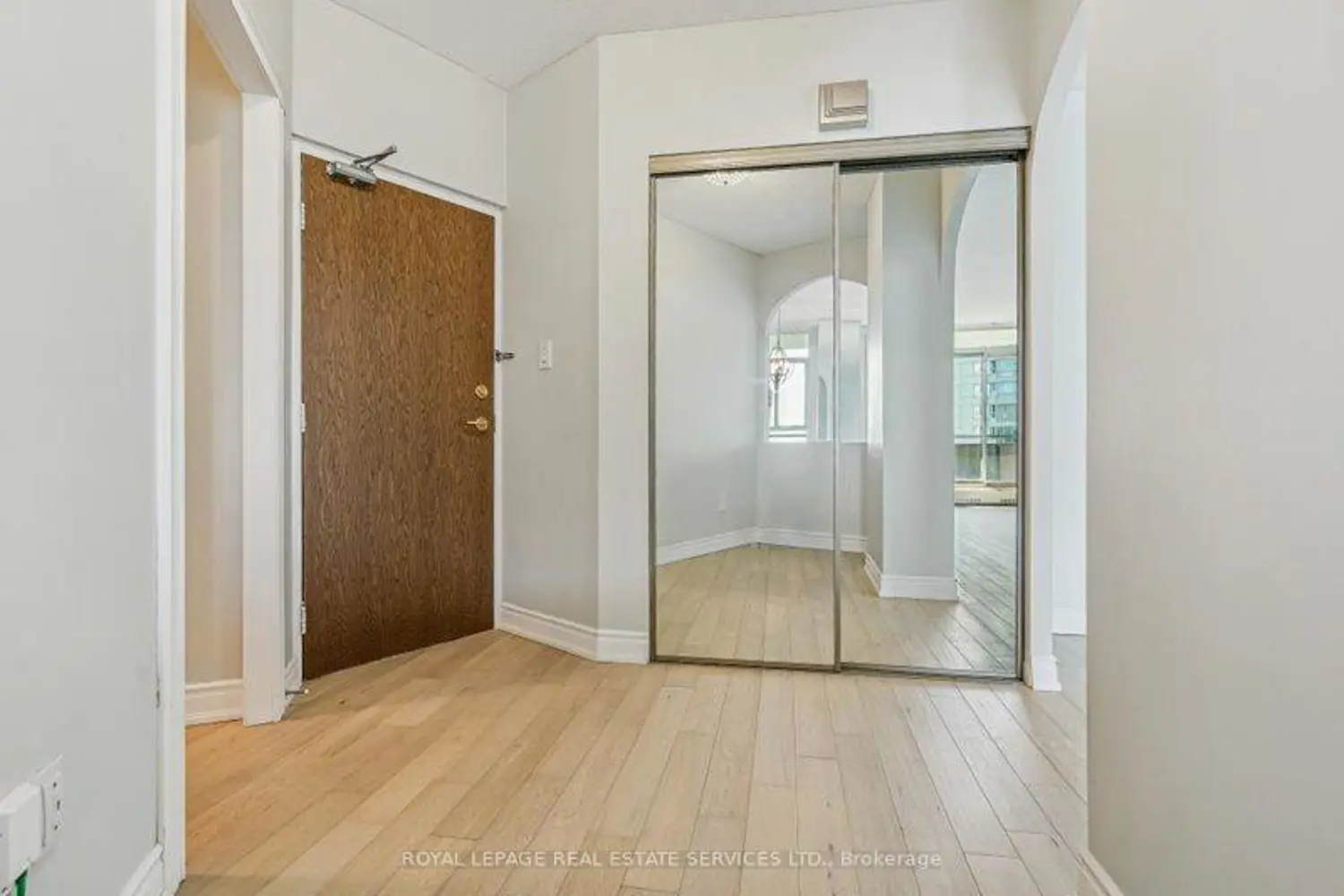 Additional image 3 of 5250 Lakeshore Road 708