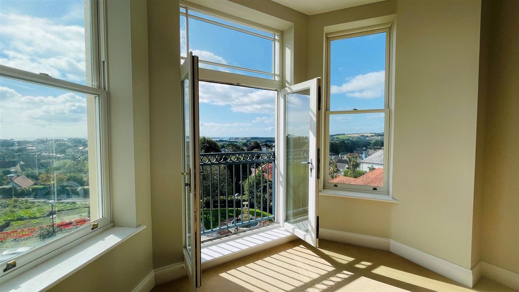 Additional image 2 of 2 bed flat for saleNarberth Road, Tenby SA70