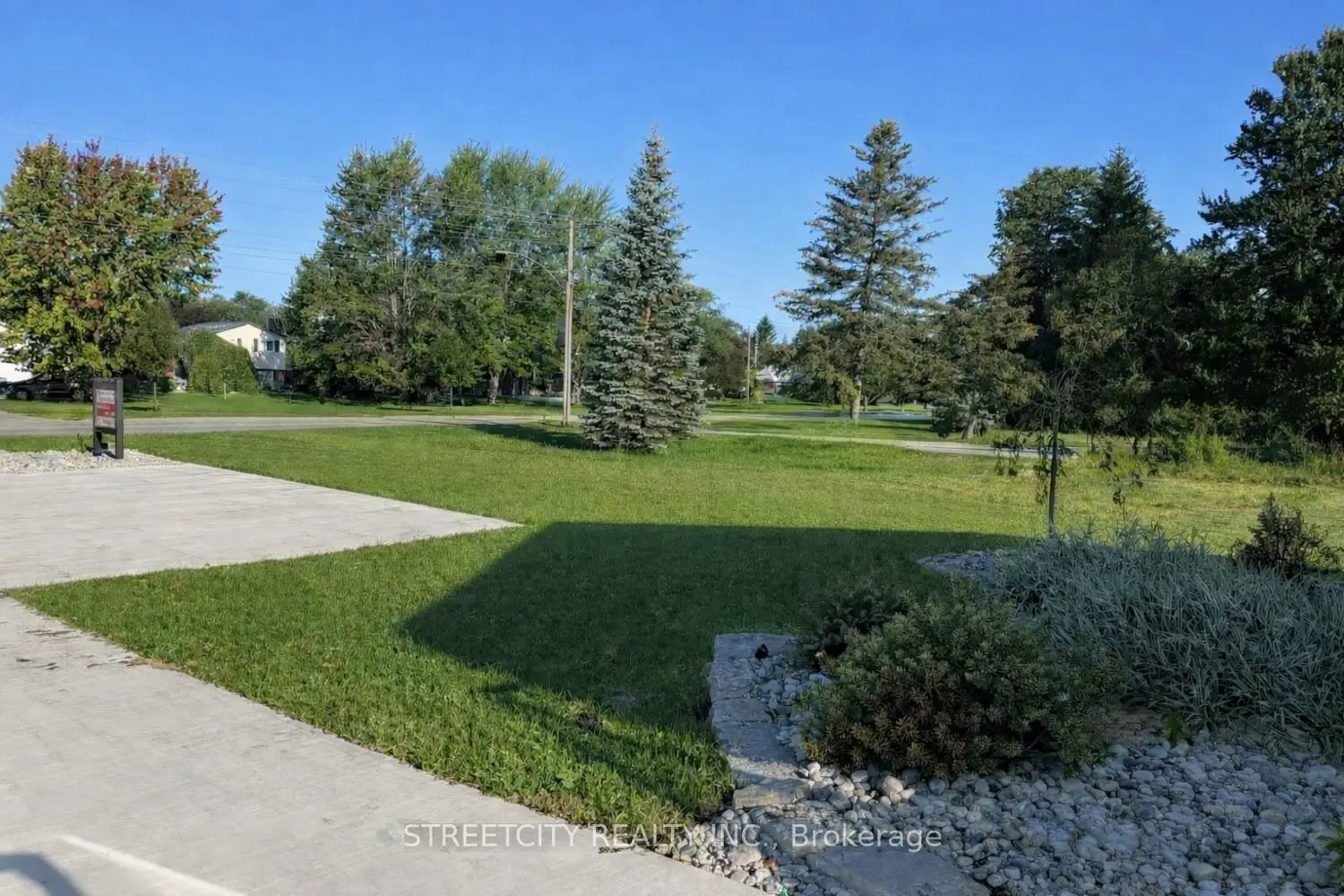 Additional image 18 of 747 Broadway Street