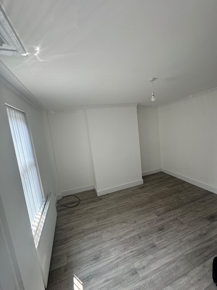 3 Bed Terraced House, Thornton Grove, LS12, N1 7GU