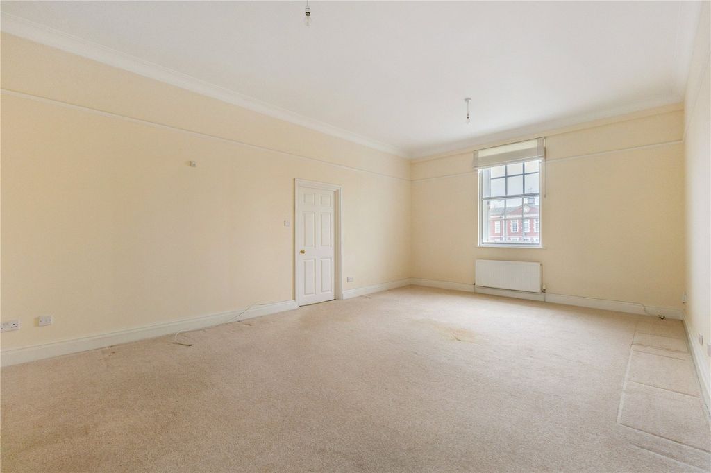 Additional image 5 of 2 bed flat for salePeninsula Square, Winchester, Hampshire SO23