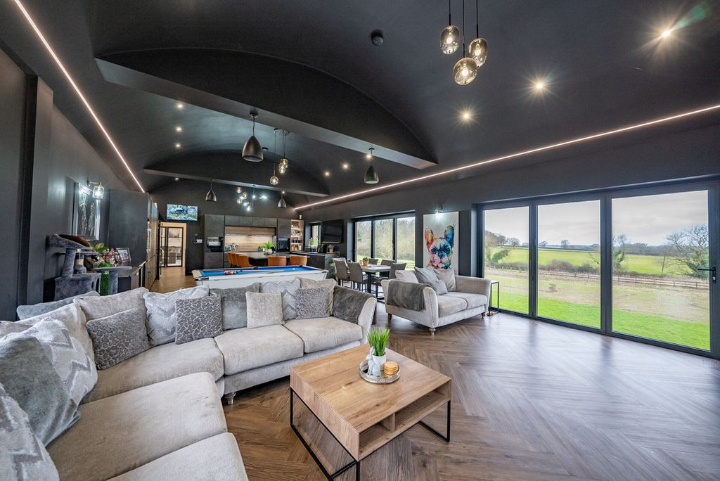 5 bed barn conversion for saleBushes Lane, Bristol BS37 photo 3