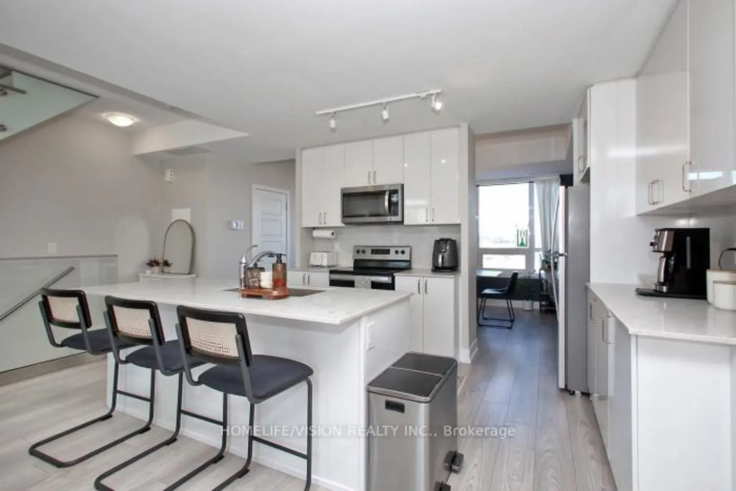 Additional image 7 of 1245 Bayly Street Th4