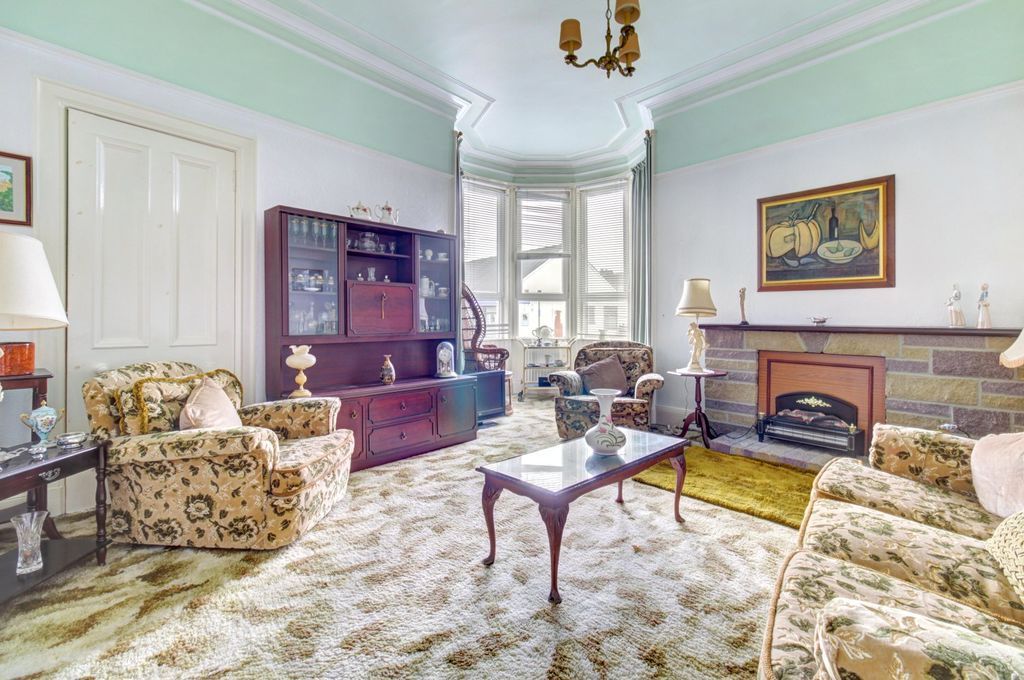 2 bed flat for saleRound Riding Road, Dumbarton G82 photo 2
