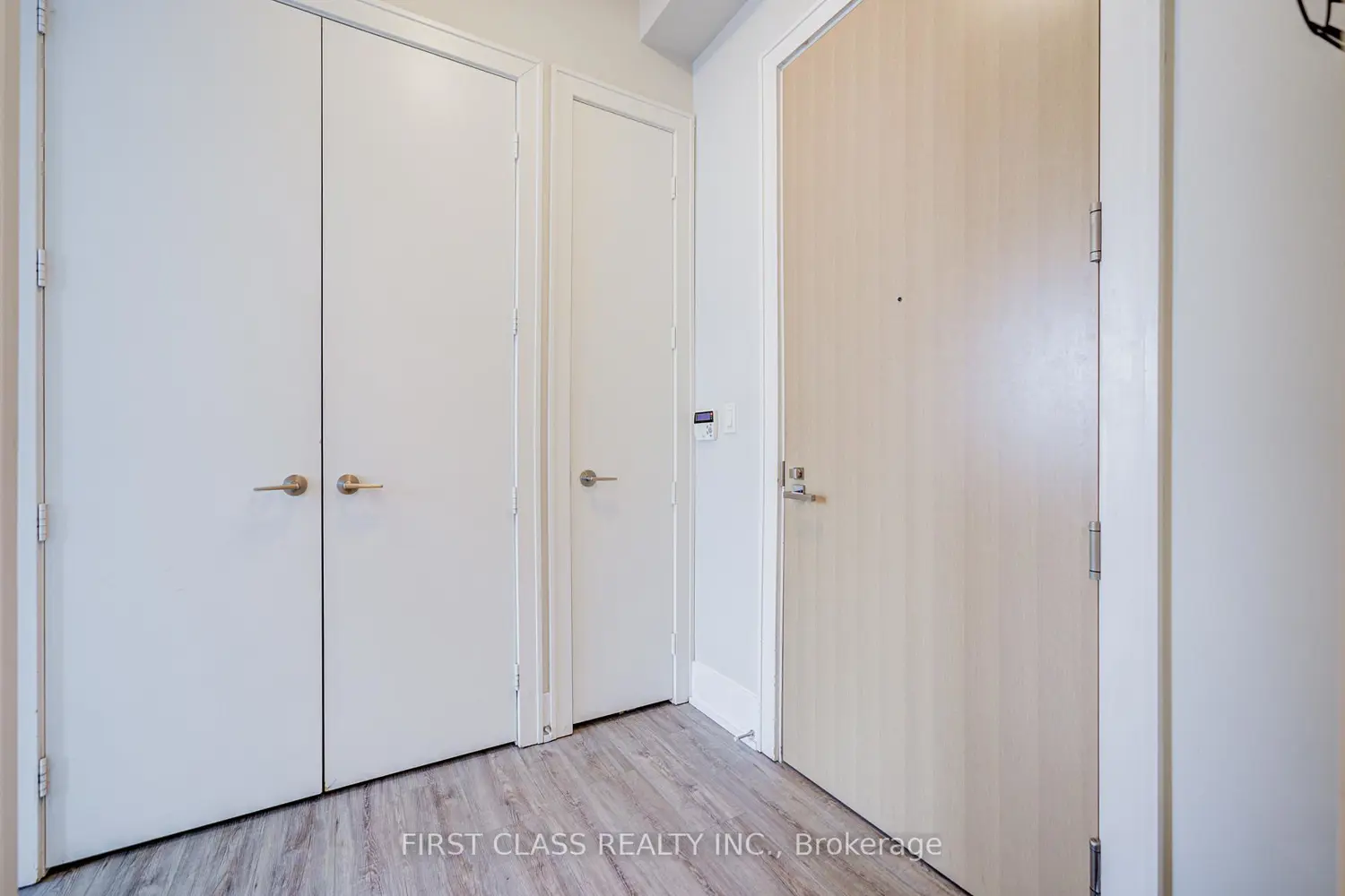 Additional image 6 of 39 Queens Quay 402