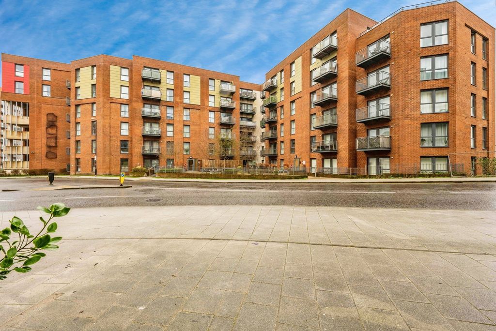 2 bed flat for saleSpenser, Keel Road, Woolston SO19