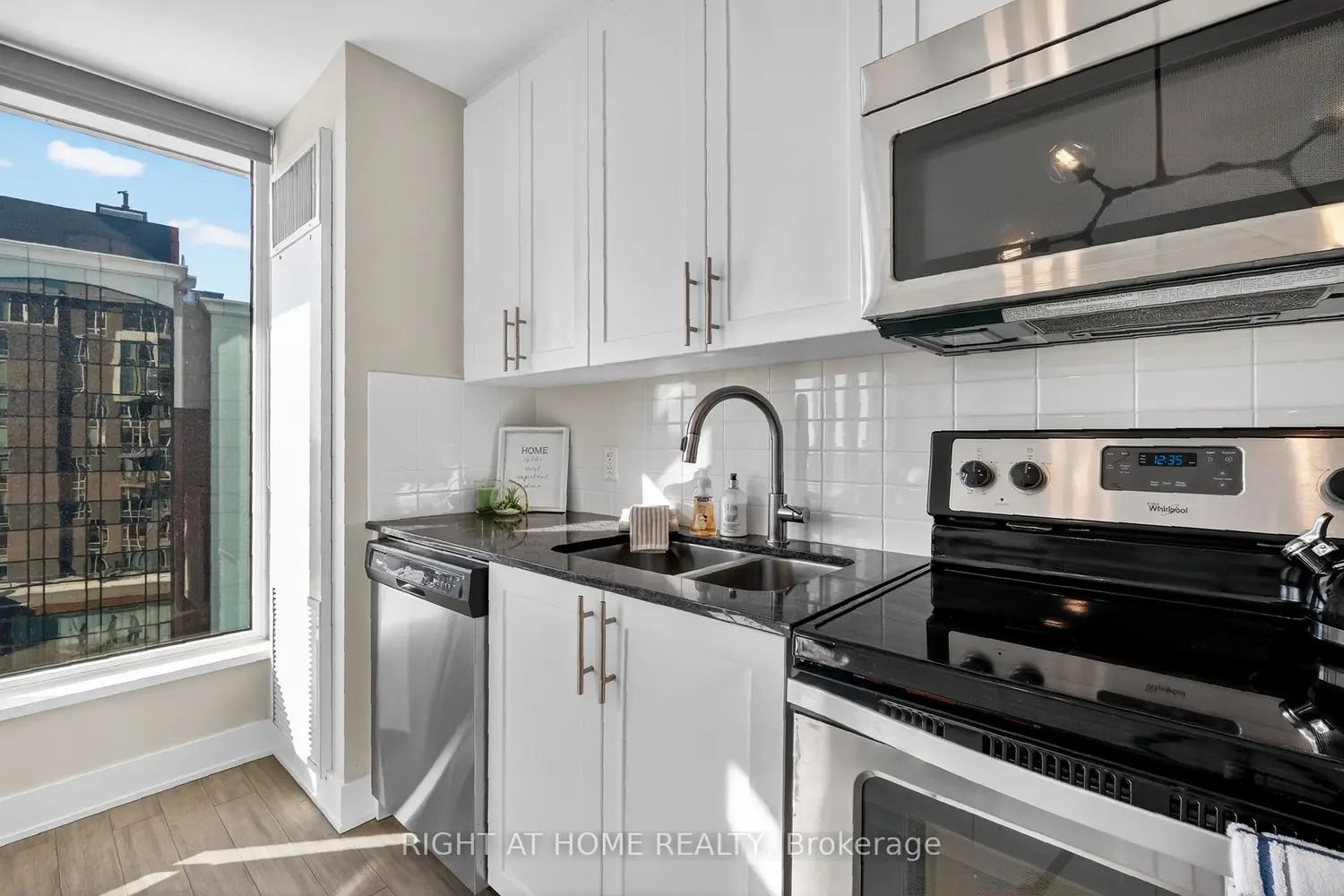 Additional image 9 of 118 Holmwood Avenue 806