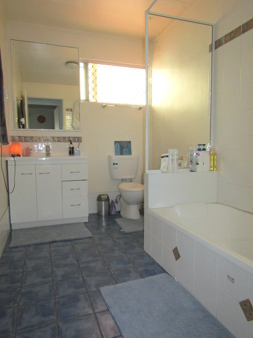 Additional image 9 of Flat 2 & 3/7 Bluff Street, Blackwater QLD 4717