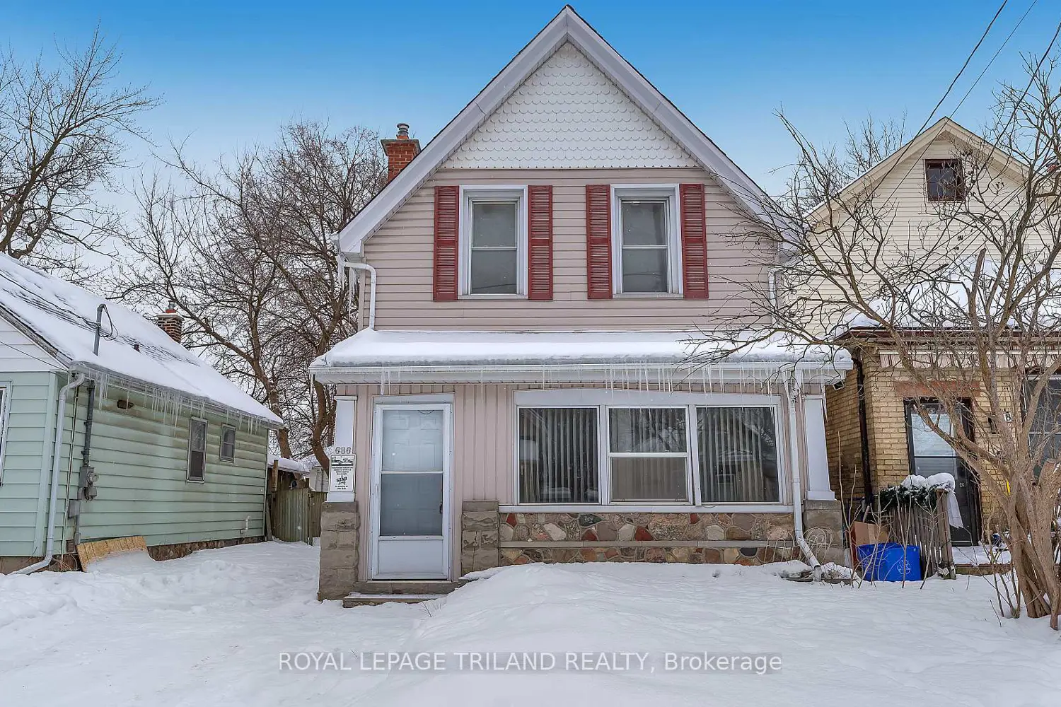 686 Elias Street photo 2