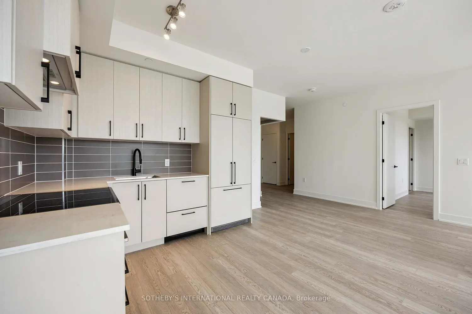 Additional image 10 of 2075 King Road 405