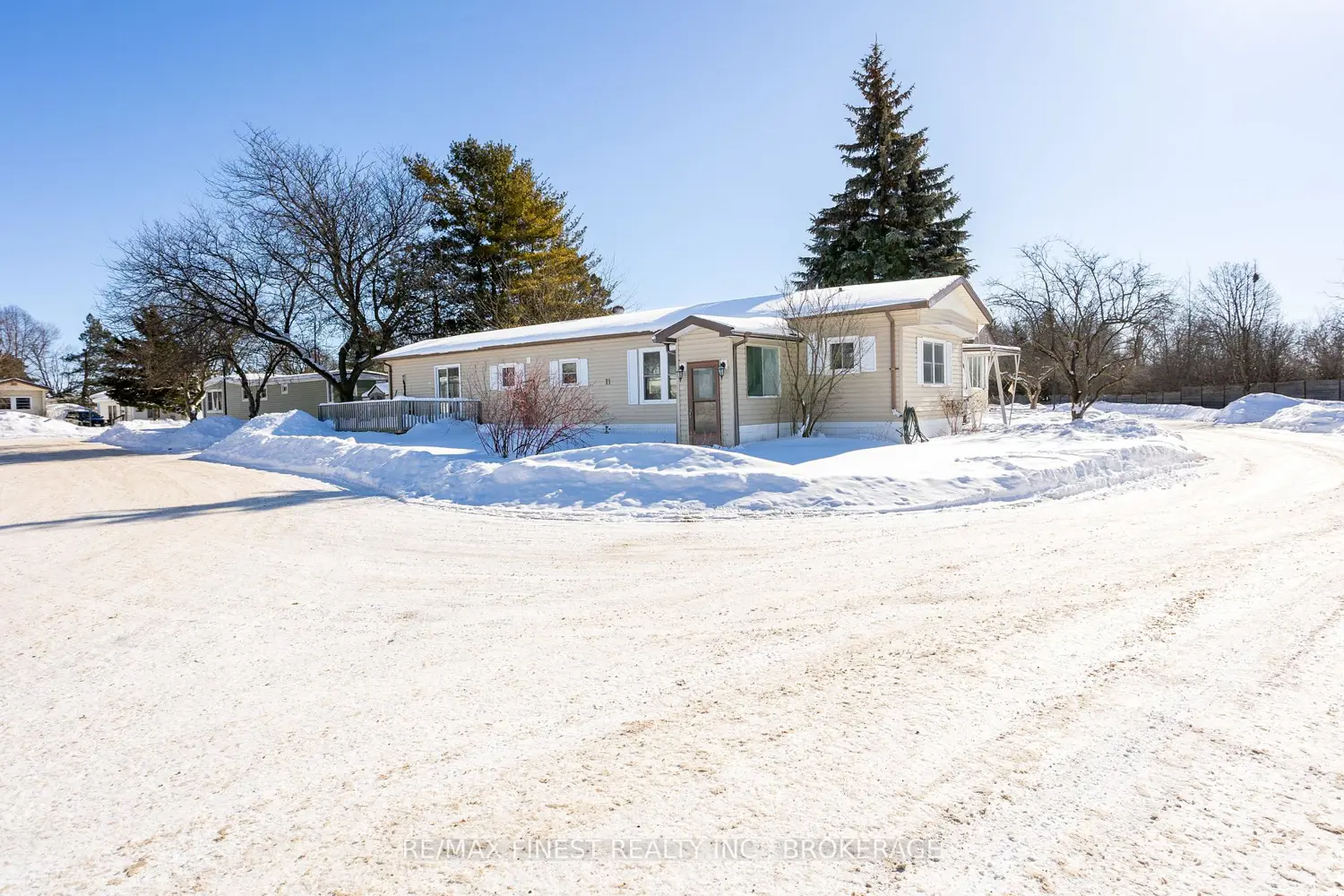11 Powley Garden Drive photo 3