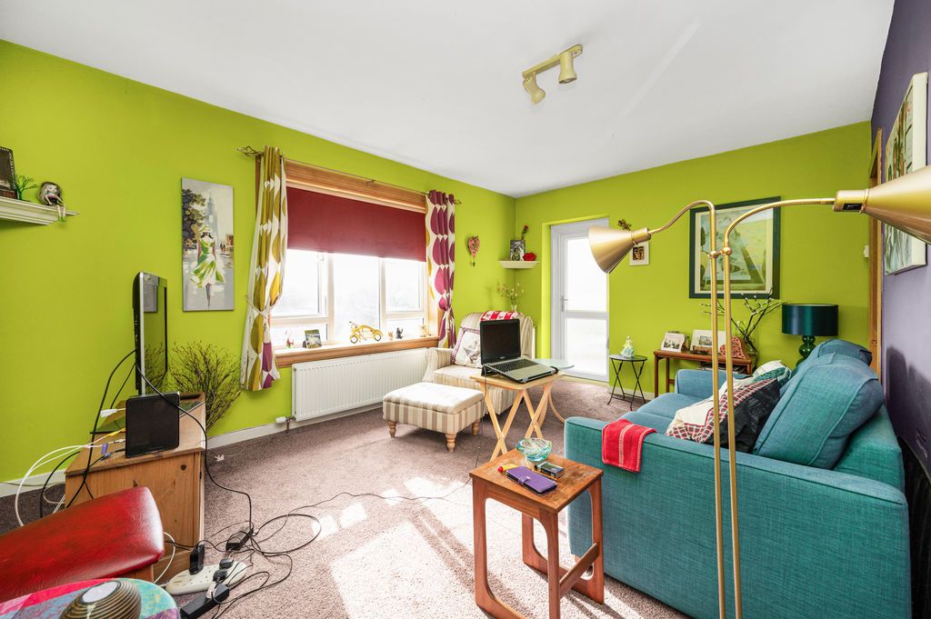 2 bed flat for saleDunearn Drive, Kirkcaldy KY2 photo 3