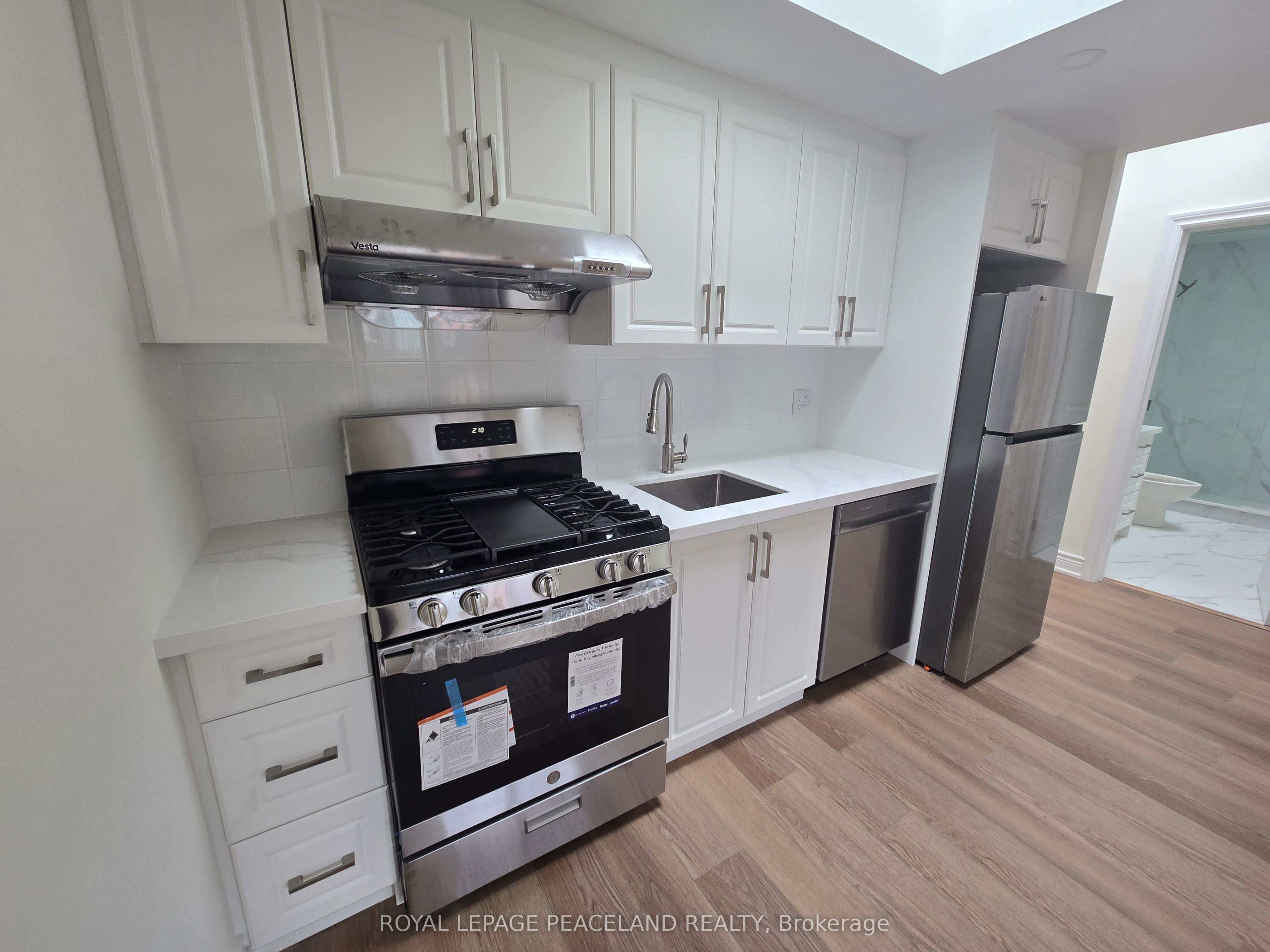 Additional image 3 of LanewayHse 2-558 Spadina Crescent, Toronto, ON, M5S 2J9