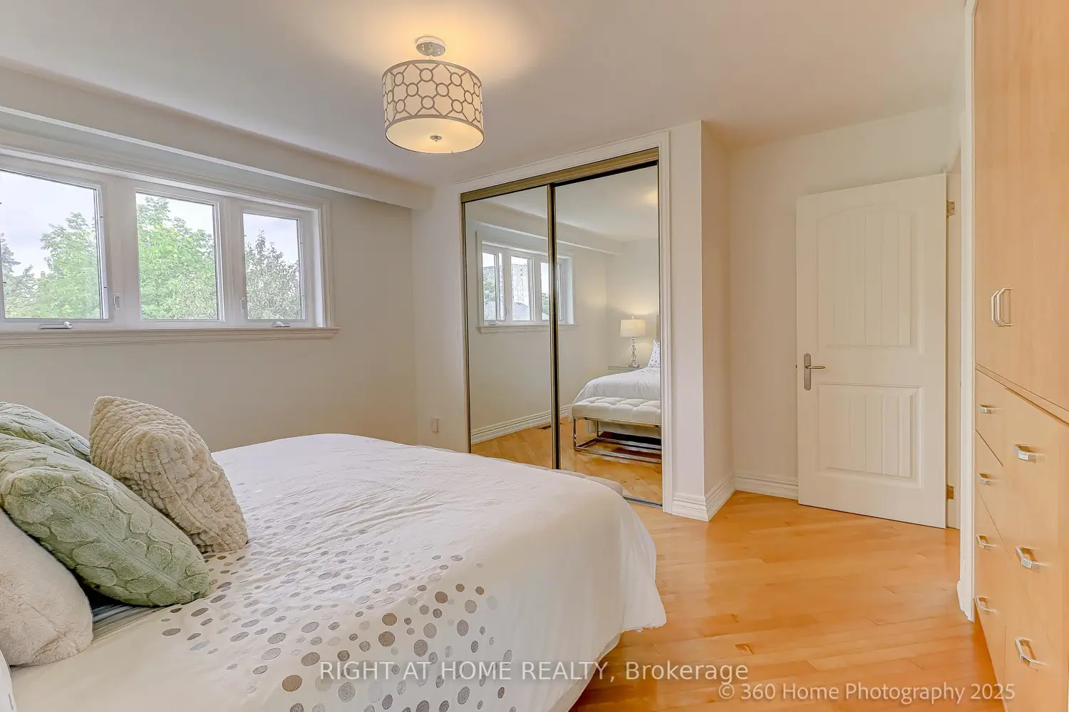 Additional image 18 of 44 Beamsville Drive