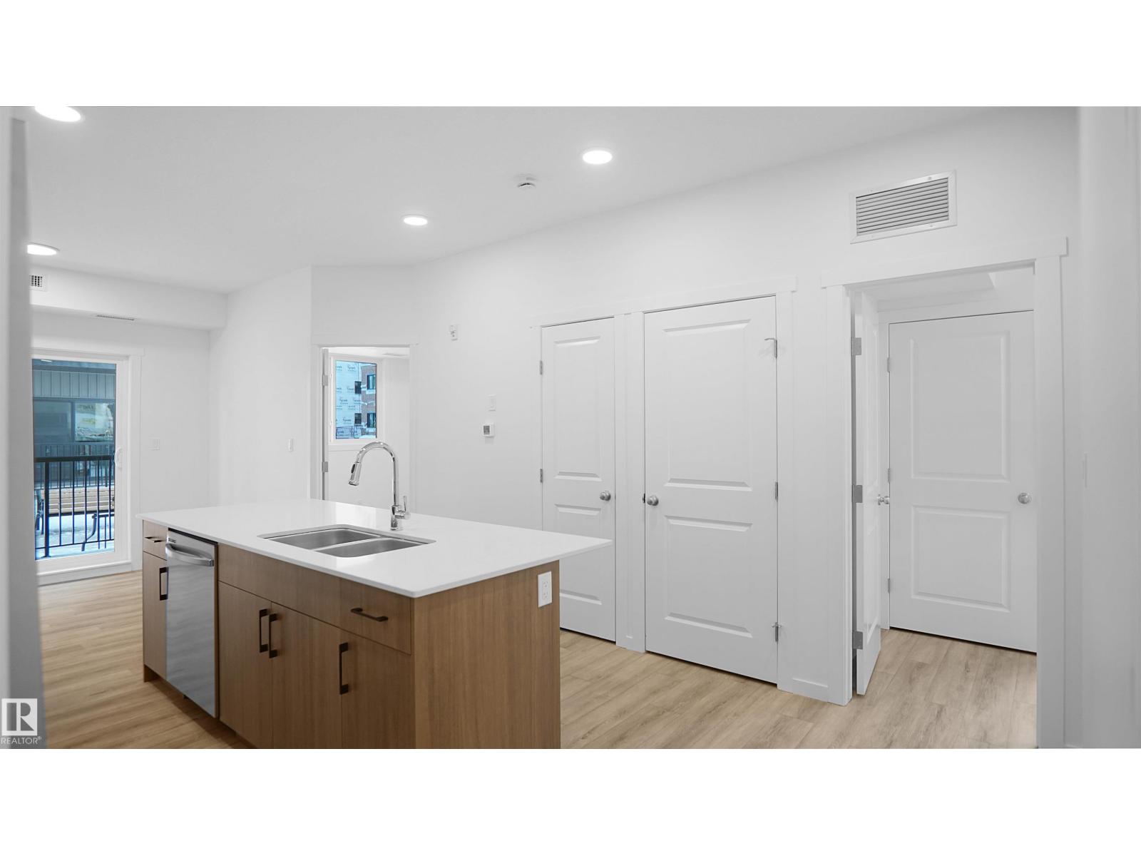 Additional image 6 of 303-9207 228 Street NW, Edmonton, AB, T5T7R9