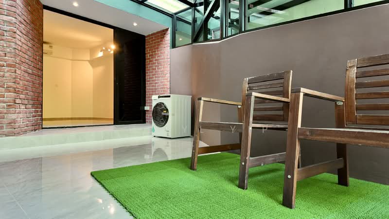 Modern Upper Thomson Studio Available! Cafes, Hawkers, Gyms in Walking Proximity!