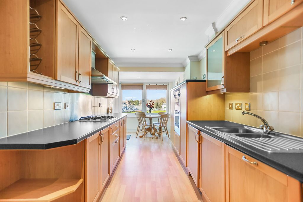 Additional image 11 of 2 bed flat for salePalmeira Avenue, Hove BN3