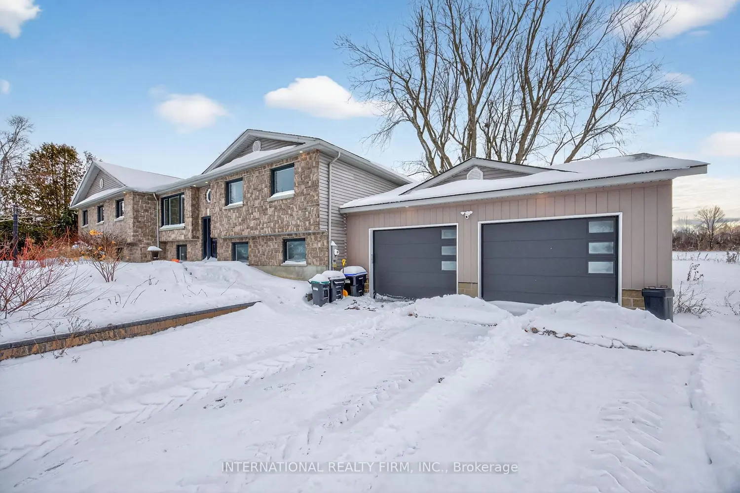 1563 15 16 Side Road photo 4